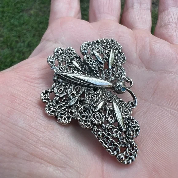Silver-tone Filigree Blue Rhinestone Eyes Butterfly Brooch👠 - Picture 12 of 17